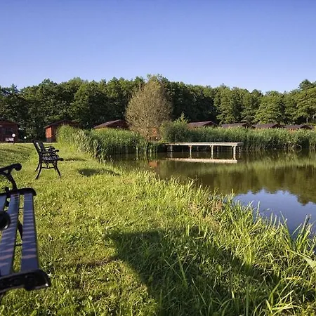 Lesny Dworek Winnica ホリデーパーク *