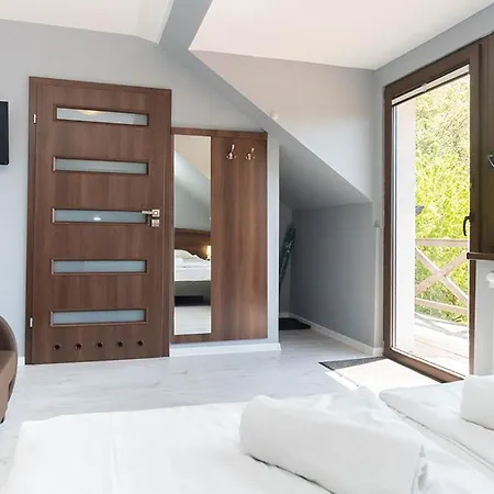 Lesny Dworek Winnica Holiday park *