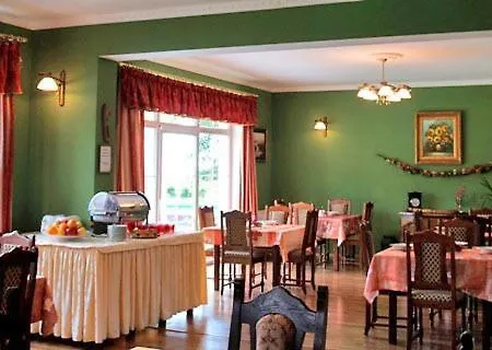 Lesny Dworek Winnica Holiday park