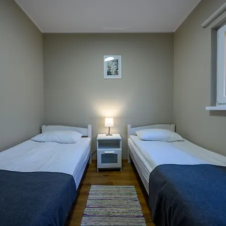 Lesny Dworek Winnica Holiday park *