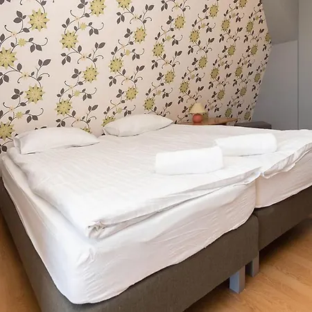 Lesny Dworek Winnica Holiday park *