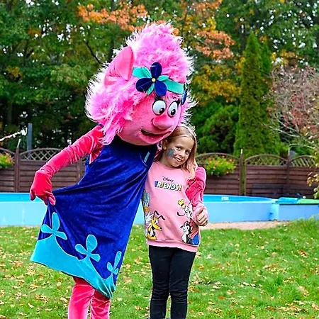 Lesny Dworek Winnica Parque de vacaciones Darłowo
