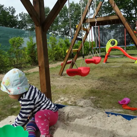 ホリデーパーク Lesny Dworek Winnica ダルウォボ