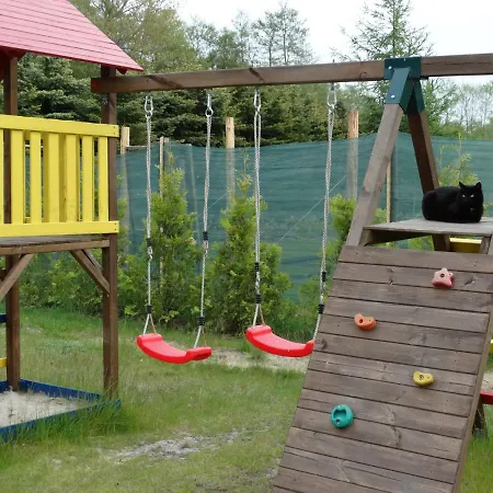 Lesny Dworek Winnica ホリデーパーク