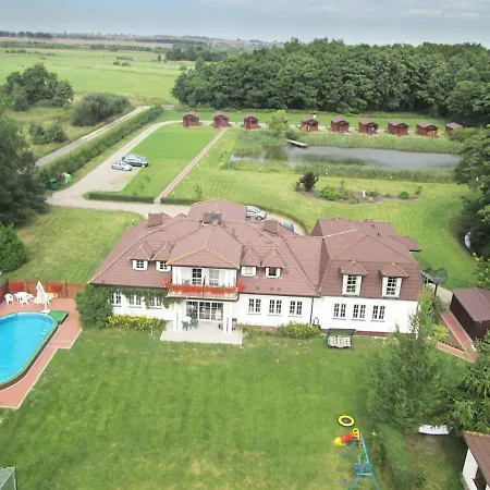 Lesny Dworek Winnica Holiday park *