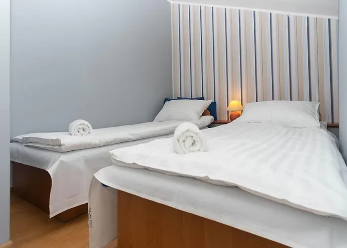 Lesny Dworek Winnica Parque de vacaciones *