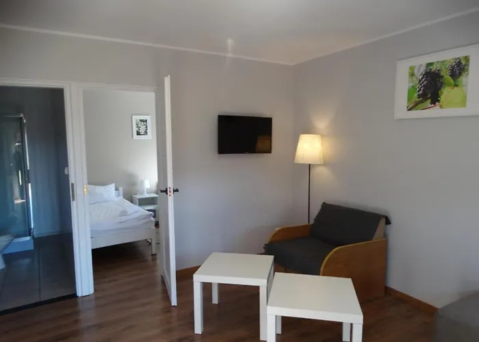 Lesny Dworek Winnica Parque de vacaciones Darłowo