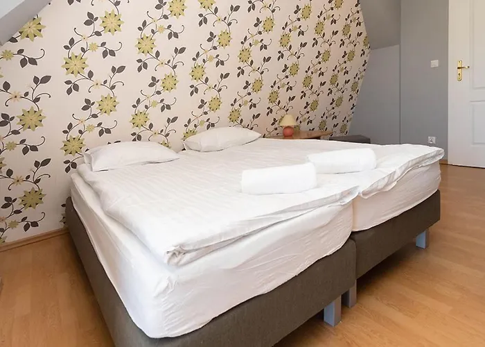 Lesny Dworek Winnica Parque de vacaciones *