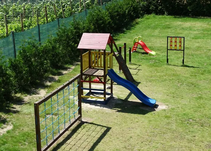 Lesny Dworek Winnica Parque de vacaciones