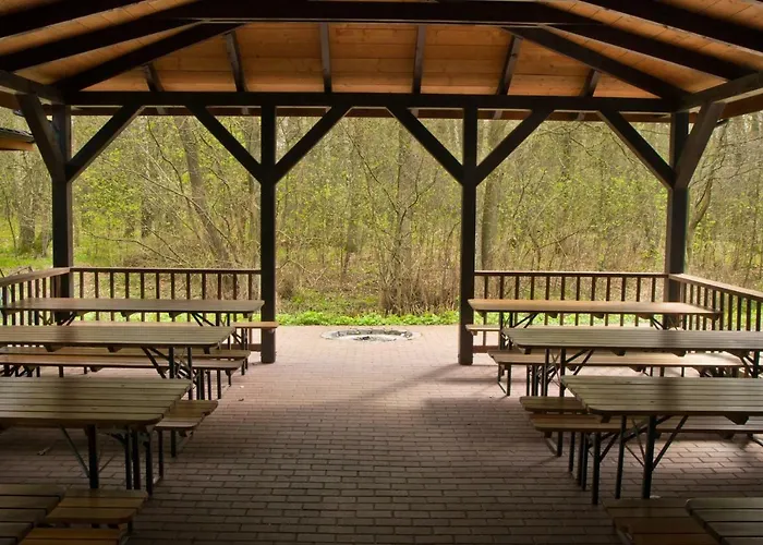 Lesny Dworek Winnica Parque de vacaciones Darłowo